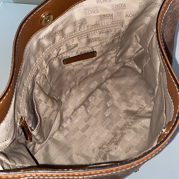 Michael Kors. 'jet Set' Code: B-1206 Taupe Brown Suede Leather Tote. - Picture 8 of 13